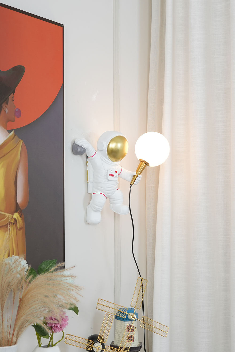 Astronaut Wall Lamp