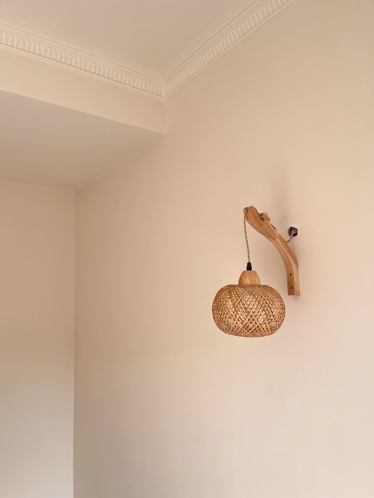 Rustic Farmhouse Round Wicker Wall Sconce – Woven Rattan Light Fixture